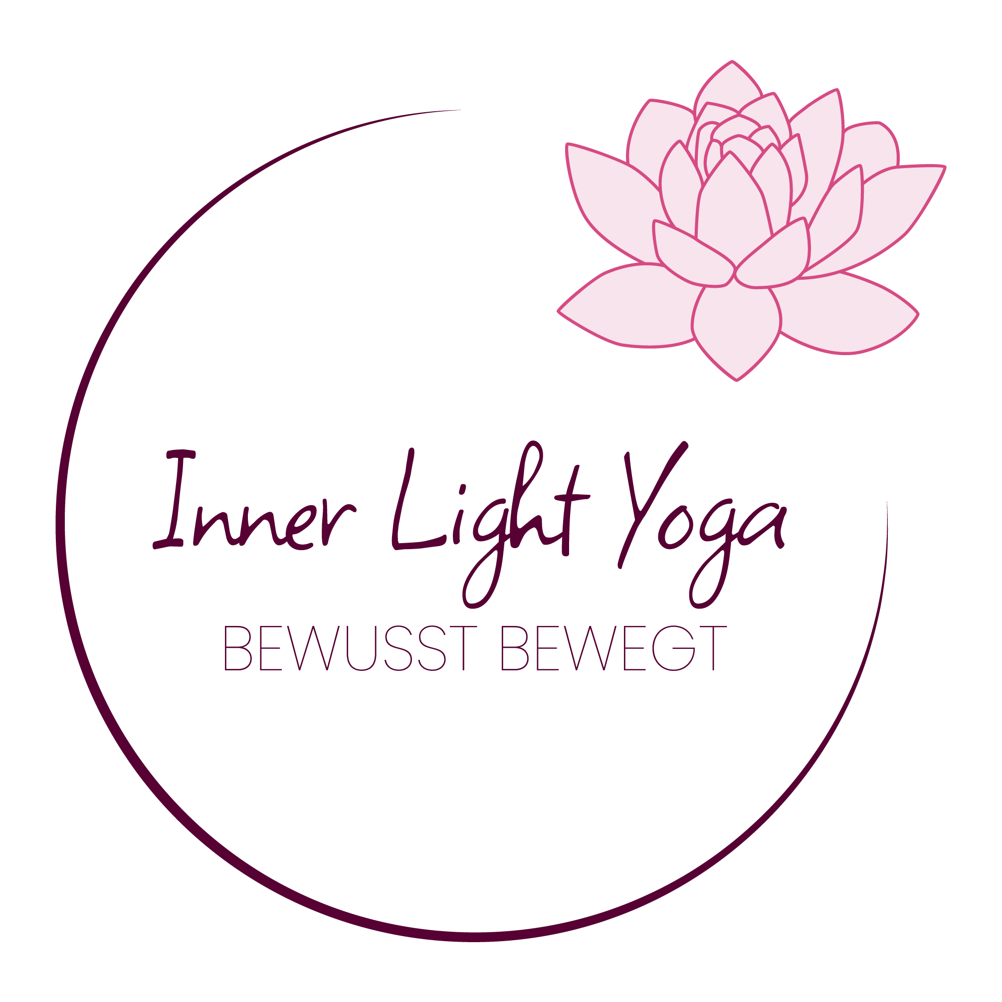 Das Inner Light Yoga in der verticalen Variante. Ein 3/4 Kreis, welcher rechts oben geöffnet ist, dort sitz die Lotusblume in rosa. In der Mitte des Kreises. oben: Inner Light Yoga, untendrunter: Bewusste bewegt. In dunkelrot.